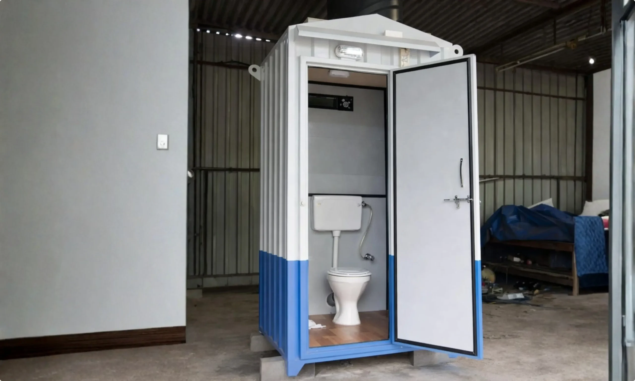 TOILET CABIN scaled